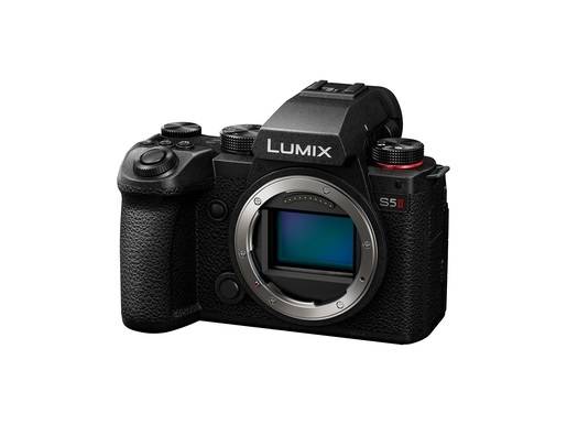 Mit ihren herausragenden Leistungen im Foto- und Videobereich und einem erstaunlich kompakten und robusten Gehäuse erfüllt die LUMIX DC-S5M2 die hohen Anforderungen von