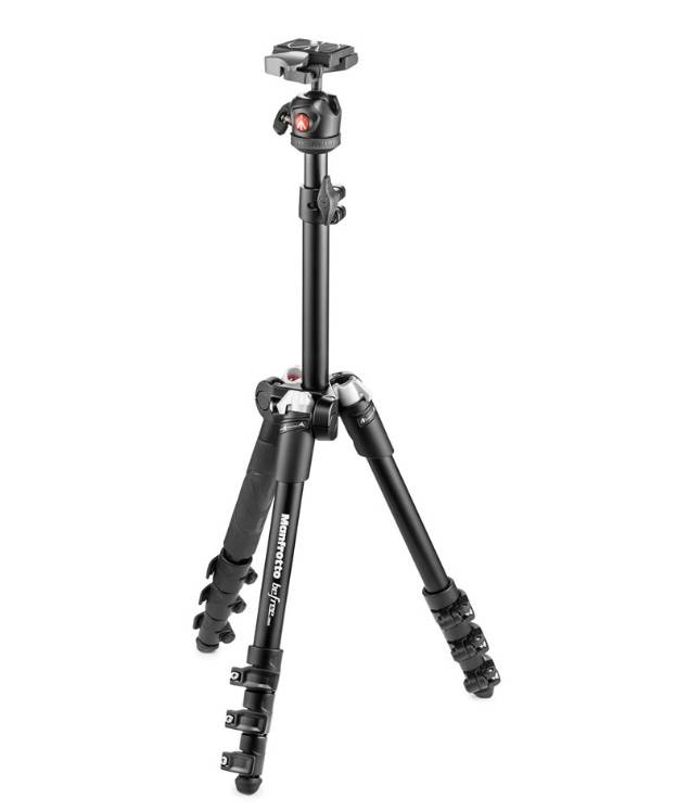 Dieses Manfrotto Stativ befindet sich im Topzustand mit nur minimalen Nutzspuren. Lieferung in der originalen Manfrotto Tasche.