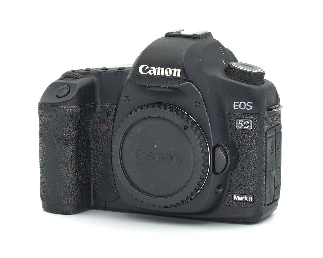 Dieses Canon EOS 5D Mark II Gehäuse wurde komplett überprüft und befindet sich technisch im einwandfreien Zustand. Es sind übliche bis etwas stärkere Nutzspuren vorhanden. Sie