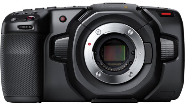 Die Blackmagic Pocket Cinema Camera 4K kommt mit einem 4/3-Sensor