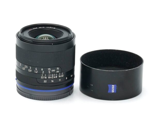 Dieses ZEISS Loxia 35mm Objektiv befindet sich im technisch einwandfreien Zustand. Auch äusserlich praktisch wie neu