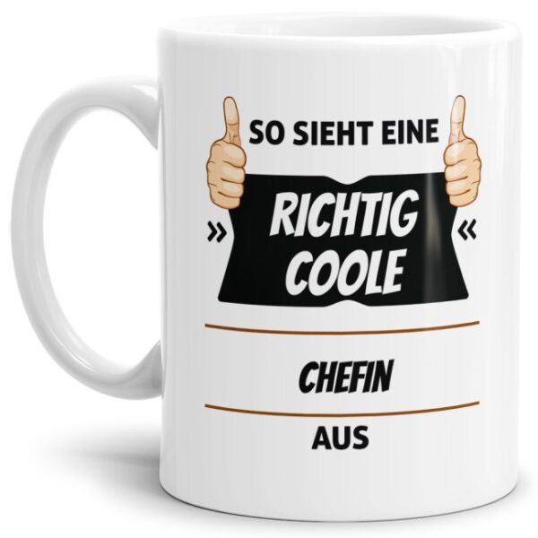 Berufe-Tasse aus hochwertiger Keramik mit Spruch - So sieht eine richtig coole Chefin aus. Die neue Lieblingstasse für den morgendlichen Kaffee auf...