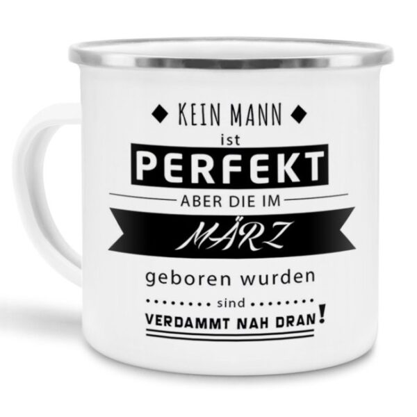 Die Emailletasse mit Spruch - Kein Mann ist perfekt - ist eine witzige Geschenkidee für Männer zum Geburtstag und zu jedem weiteren Anlass. Der...