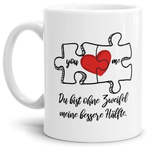 Liebevoll gestaltete Tasse in Weiß mit Puzzleteil-Motiv und süßem Spruch - Meine bessere Hälfte - für Verliebte