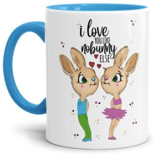 Unsere Hasen-Tasse mit lustigem Spruch und zwei süßen Häschen ist nicht nur zum Osterfest der Hingucker. Als nette Geschenkidee zu Ostern und zu...