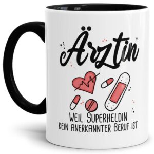 Kaffeebecher als Geschenk für Ärztinnen. Unsere Berufe-Tassen mit lustigem Spruch sind immer eine tolle Geschenkidee. Eine einzigartige Kaffeetasse...