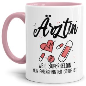 Kaffeebecher als Geschenk für Ärztinnen. Unsere Berufe-Tassen mit lustigem Spruch sind immer eine tolle Geschenkidee. Eine einzigartige Kaffeetasse...