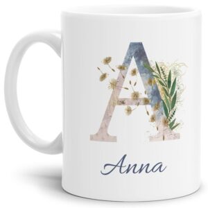 Liebevoll gestaltete Tasse mit Buchstabe und Name verziert mit einer Ranke aus Gräsern und Blumen. Der personalisierbare Kaffeebecher mit Monogramm...