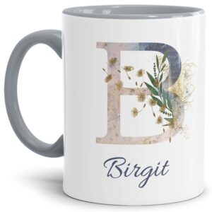 Liebevoll gestaltete Tasse mit Buchstabe und Name verziert mit einer Ranke aus Gräsern und Blumen. Der personalisierbare Kaffeebecher mit Monogramm...