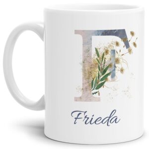 Liebevoll gestaltete Tasse mit Buchstabe und Name verziert mit einer Ranke aus Gräsern und Blumen. Der personalisierbare Kaffeebecher mit Monogramm...