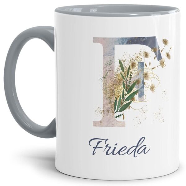 Liebevoll gestaltete Tasse mit Buchstabe und Name verziert mit einer Ranke aus Gräsern und Blumen. Der personalisierbare Kaffeebecher mit Monogramm...