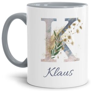 Liebevoll gestaltete Tasse mit Buchstabe und Name verziert mit einer Ranke aus Gräsern und Blumen. Der personalisierbare Kaffeebecher mit Monogramm...