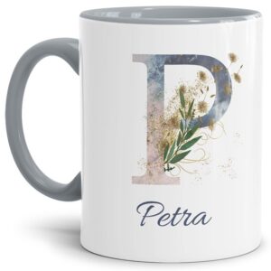 Liebevoll gestaltete Tasse mit Buchstabe und Name verziert mit einer Ranke aus Gräsern und Blumen. Der personalisierbare Kaffeebecher mit Monogramm...