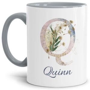 Liebevoll gestaltete Tasse mit Buchstabe und Name verziert mit einer Ranke aus Gräsern und Blumen. Der personalisierbare Kaffeebecher mit Monogramm...