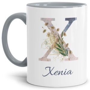 Liebevoll gestaltete Tasse mit Buchstabe und Name verziert mit einer Ranke aus Gräsern und Blumen. Der personalisierbare Kaffeebecher mit Monogramm...