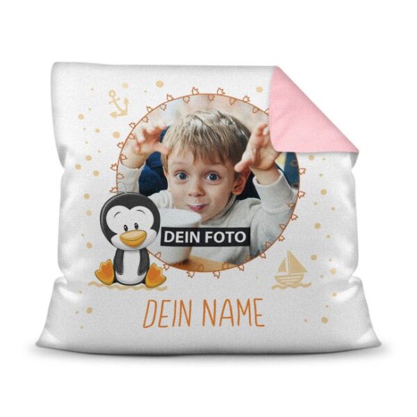 Süßes Kinderkissen mit Foto des Kindes und niedlichem Pinguin-Motiv - mit diesem Geschenk für kleine Pinguin-Freunde liegst Du garantiert richtig....