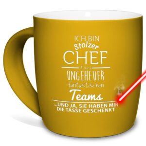 Besondere Tasse in Gelb mit Spruch für den Chef von seiner Abteilung. Spruchtasse mit hochwertiger Lasergravur mittig gegenüber vom Henkel -...