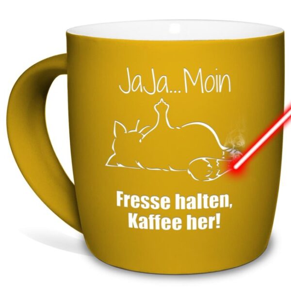 Tasse mit Gravur in Gelb mit witzigem Motiv - Fresse halten