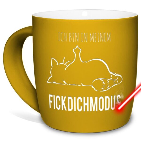 Tasse mit Gravur in Gelb mit witzigem Motiv - Ich bin in meinem Fick-Dich-Modus - für Arbeit