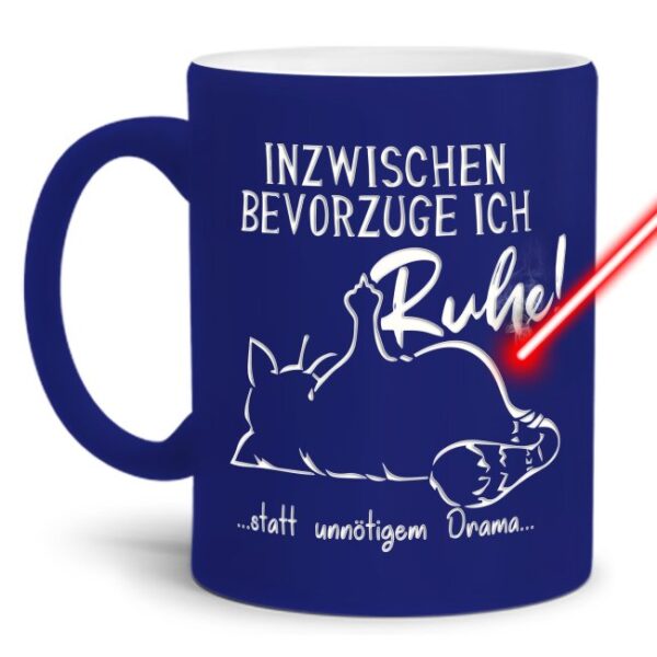 Gravierte Tasse mit Spruch - Ruhe statt Drama - Lasergravur mit einzigartigem 3-D-Effekt - eine lustige Bürotasse für den Schreibtisch