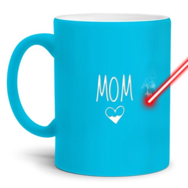 Gravierte Tasse mit Spruch - Mom - Lasergravur mit einzigartigem 3-D-Effekt - eine schöne Mama-Tasse für Mamas Büro oder zu Hause aus hochwertiger...