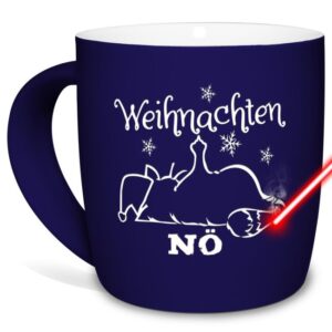 Gummierte Gravierte Tasse mit Spruch - Weihnachten mit Nö-Katze - Lasergravur mit einzigartigem 3-D-Effekt - eine coole Weihnachtshasser-Tasse fürs...