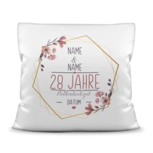 Liebevoll gestaltetes Kissen als Geschenk zur Nelkenhochzeit - Personalisierbares Kissen mit Namen und Datum. Eine schöne Geschenkidee zum...