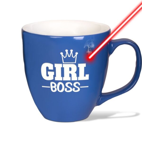 Lustige XXL Jumbotasse graviert mit Spruch - Girl Boss - Diese hochwertige und edle Kaffeetasse aus Porzellan mit hochglänzender