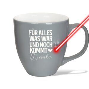 Danke sagen mit diesem hochwertigen Kaffeebecher aus Porzellan und edler Gravur. Der hochwertige XXL Jumbo Kaffeetasse aus Porzellan mit...