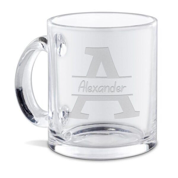 Unsere hochwertig gravierte Tasse aus Glas mit Initiale A und Name ist ein edles