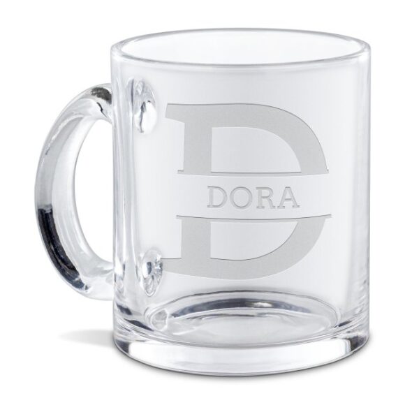 Unsere hochwertig gravierte Tasse aus Glas mit Initiale D und Name ist ein edles