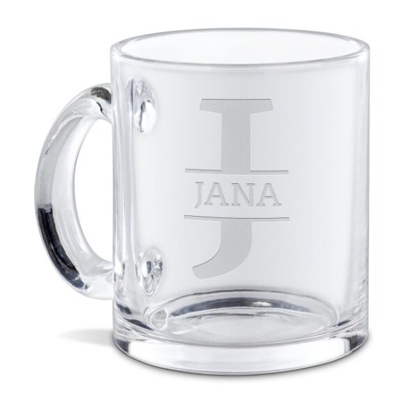 Unsere hochwertig gravierte Tasse aus Glas mit Initiale J und Name ist ein edles