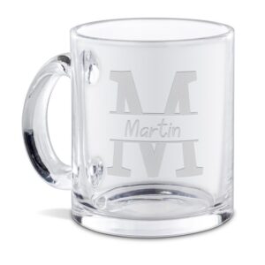 Unsere hochwertig gravierte Tasse aus Glas mit Initiale M und Name ist ein edles