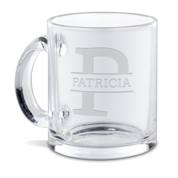 Unsere hochwertig gravierte Tasse aus Glas mit Initiale P und Name ist ein edles