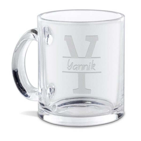 Unsere hochwertig gravierte Tasse aus Glas mit Initiale Y und Name ist ein edles