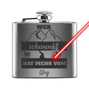 Ein Flachmann - auch Taschenflasche genannt - ist mittlerweile ein treuer Begleiter von Wanderen