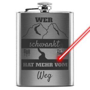 Ein Flachmann - auch Taschenflasche genannt - ist mittlerweile ein treuer Begleiter von Wanderen