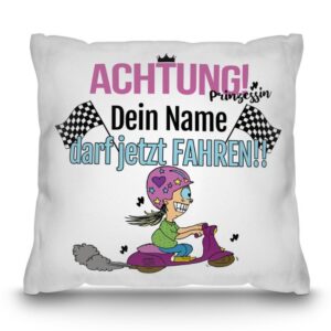 Weißes Kissen mit passendem Spruch als Geschenkidee für alle Fahrneulinge. Personalisiert mit dem Namen wird das Kissen zum neuen Lieblingskissen....