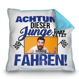 Das witzige Spruch-Kissen - Dieser Junge darf jetzt fahren - ist ein echter Hingucker und wird mit dem Wunschfoto zum neuen Lieblingsstück. Das...