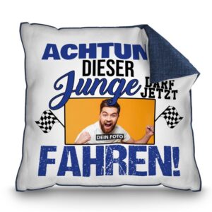 Das witzige Spruch-Kissen - Dieser Junge darf jetzt fahren - ist ein echter Hingucker und wird mit dem Wunschfoto zum neuen Lieblingsstück. Das...