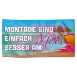 Montage sind einfach besser am Meer - Wer stimmt uns da nicht zu? Das Handtuch mit Spruch ist der ideale Begleiter für den nächsten Sommerurlaub...