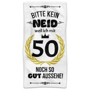 Du suchst ein praktisches und persönliches Geschenk zum 50. Geburtstag? Ein bedrucktes Geburtstags-Handtuch mit lustigem Spruch ist da genau das...