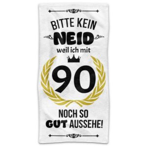 Du suchst ein praktisches und persönliches Geschenk zum 90. Geburtstag? Ein bedrucktes Geburtstags-Handtuch mit lustigem Spruch ist da genau das...