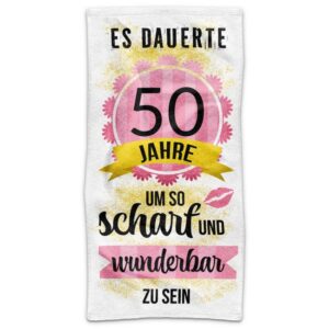 Du brauchst unbedingt eine individuelle Geschenkidee zum 50. Geburtstag? Unser bedrucktes Geburtstags-Handtuch mit lustigem Spruch ist da genau das...