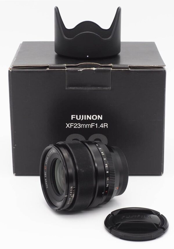 Dieses Fujifilm Fujinon XF23mm Objektiv befindet sich im technisch einwandfreien Zustand. Das Objektiv weist optisch nur übliche