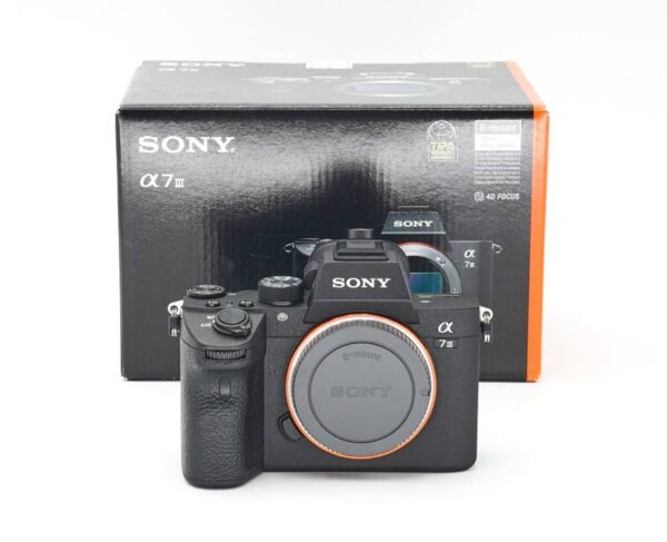 Dieses gepflegte Sony Alpha 7 III Gehäuse wurde komplett überprüft und befindet sich technisch im einwandfreien Zustand. Das Gehäuse befindet sich auch optisch im Topzustand