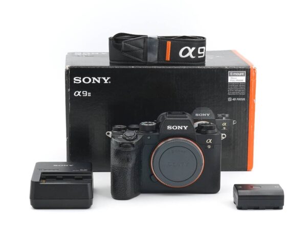 Dieses gepflegte Sony Alpha II Gehäuse wurde komplett überprüft und befindet sich technisch im einwandfreien Zustand. Das Gehäuse befindet sich auch optisch im Topzustand mit