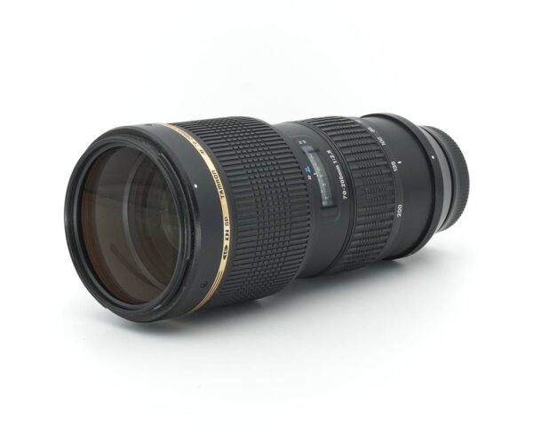 Dieses Tamron 70-200mm Objektiv wurde komplett überprüft und befindet sich technisch im einwandfreien Zustand. Das Objektiv weist äußerlich übliche bis etwas stärke Nutzspuren