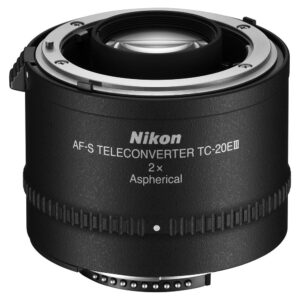 Ausstellungsstück zum Sonderpreis Dieser Nikon TC 20 E III Telekonverter stand lediglich in unserer Ausstellungsvitrine inm Showroom. Der Konverter weist keinerlei Nutzspuren