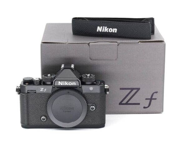 Dieses Nikon Zf Gehäuse befindet sich technisch und optisch in perfektem Zustand. Sehr gepflegt